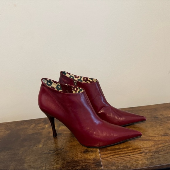 Gucci Shoes - Gucci Authentic Burgundy Pointy Boots Size 10b